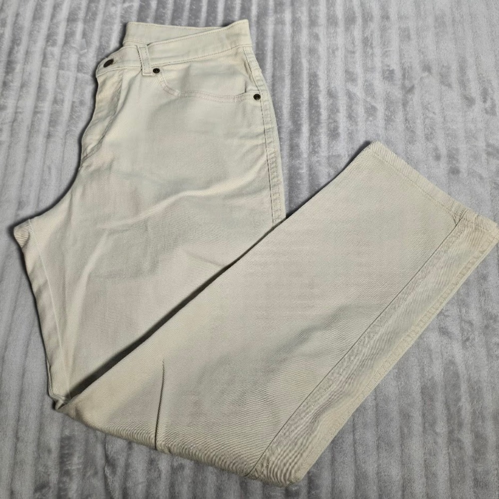 Vntg Womens Lee Jeans 12M  Cream Straight leg high Rise classic fit. 705 - Picture 3 of 7